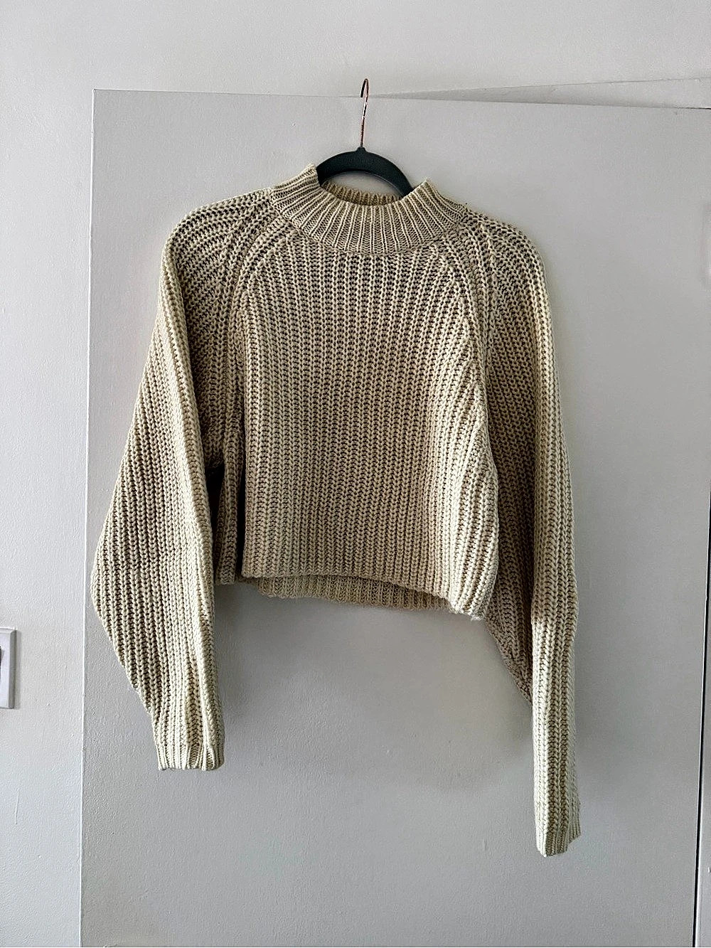 ASOS Cream Knit Cropped Sweater Size Medium